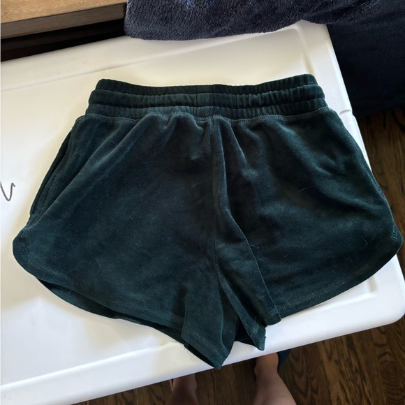 Emerald green velvet lounge shorts XXXS - Picture 2 of 3